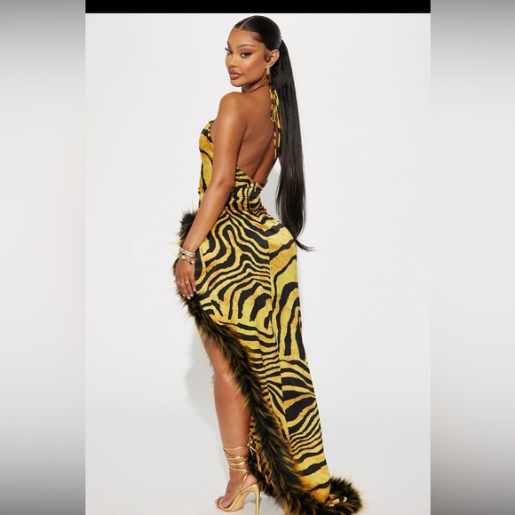 Fashion Nova Fur trim dress - Picture 4 of 8